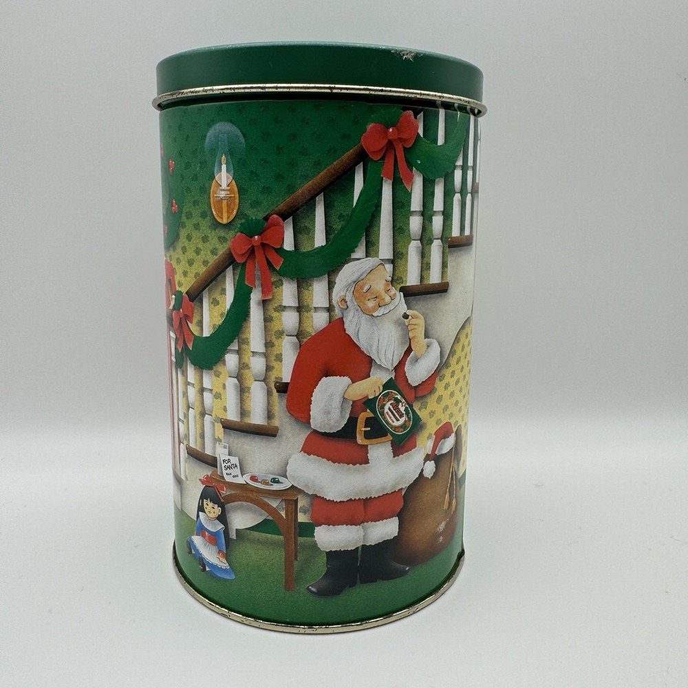 1993 Hershey Reeses Peanut Butter Cup Winter Christmas Santa Metal Tin Vintage